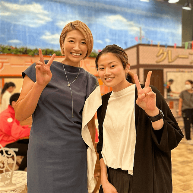 狩野舞子が垣岩令佳とまさかの邂逅を果たし、記念に２ショット