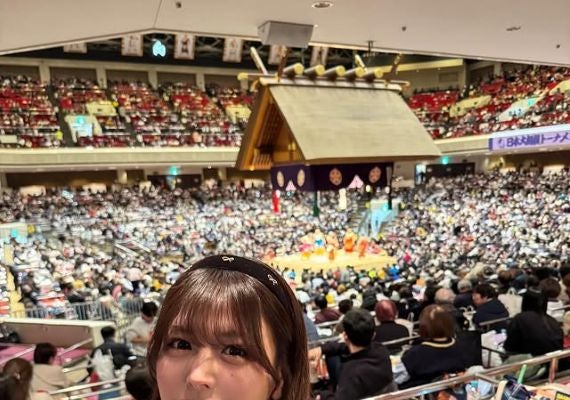 「楽しかった〜」水瀬琴音、家族で大相撲観に両国へ！土俵バックのスマイルが可愛すぎると話題に！