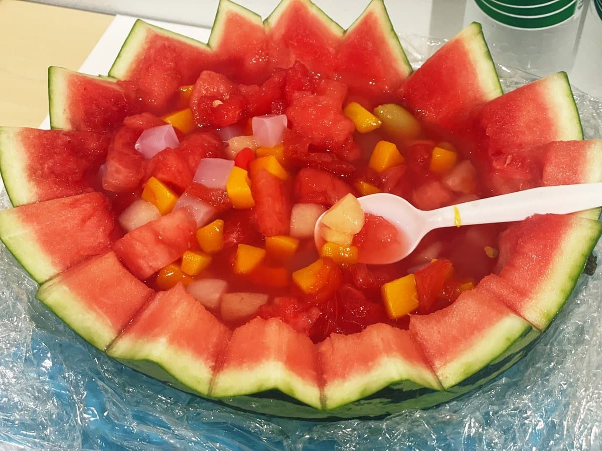 奈緒、舞台『WAR BRIDE』公演後の温かな時間を報告　制作部特製フルーツポンチも登場