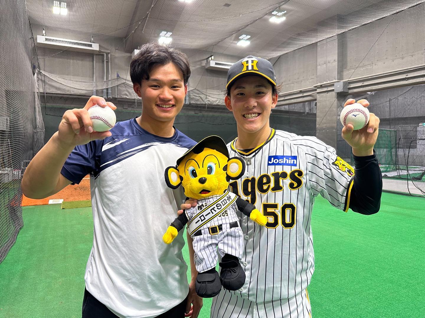 阪神ドラ1ルーキー森下翔太がプロ初安打初ヒット⚾️富田蓮との2ショットを公開📸