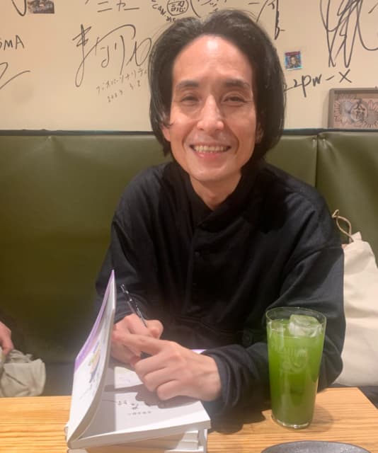 カラテカ矢部、某焼き肉店で著書に「サイン本を作らせてもらいました。」背景のサインは…？