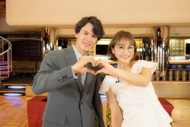 離婚から2年...鈴木奈々と急接近の男性出現！？「一緒にハート作って恥ずかしかった😂」