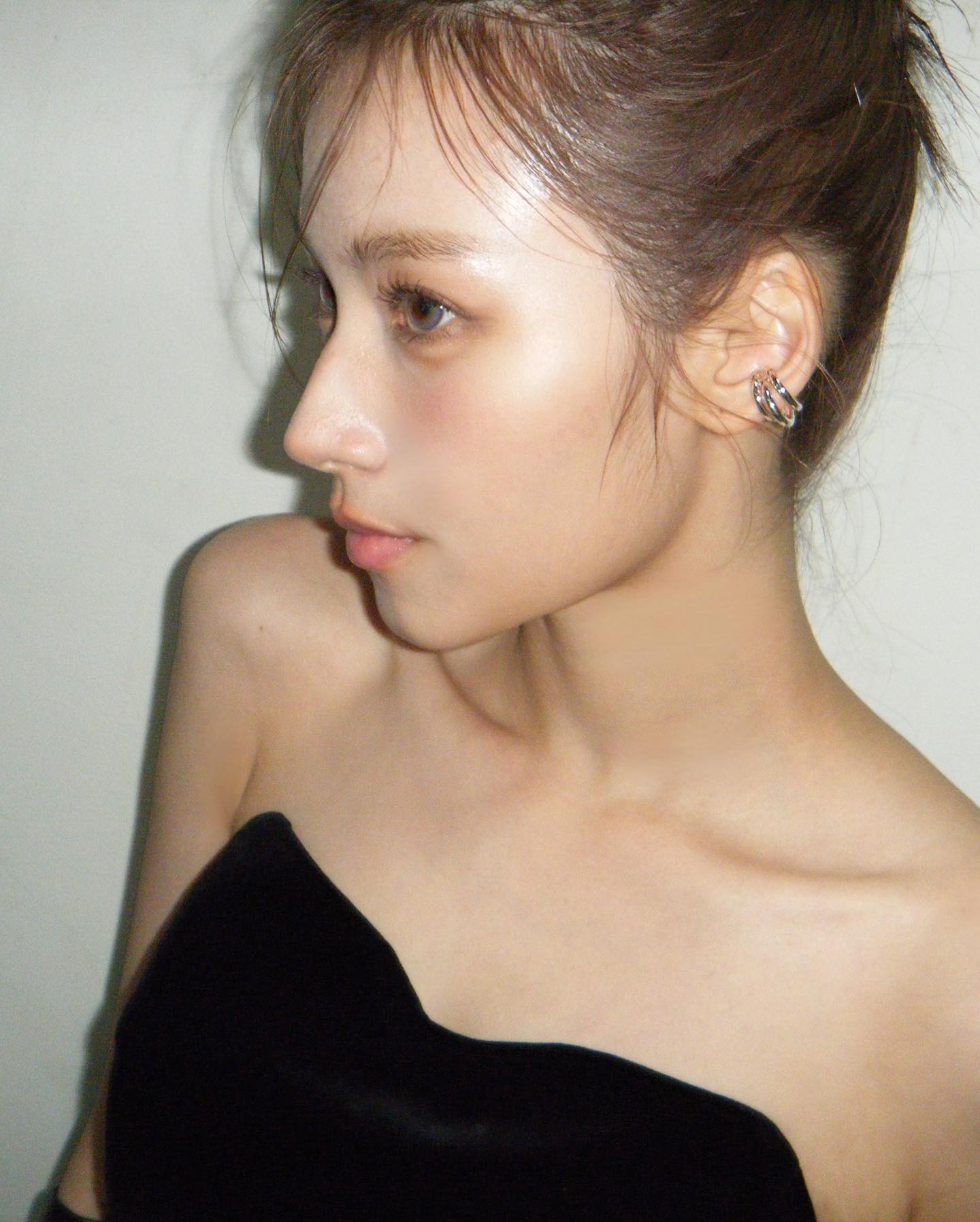 TWICE・サナ、美しすぎるデコルテを披露💕「ビジュアルが完璧すぎます👏🏻」