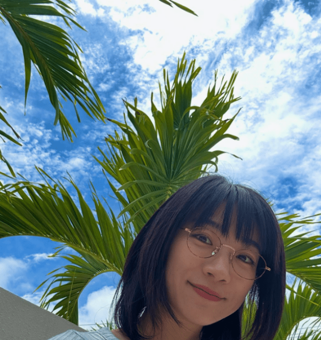 「全世界が平和になりますように」時東ぁみ、戦後80年沖縄の空バックに笑顔でパシャリ