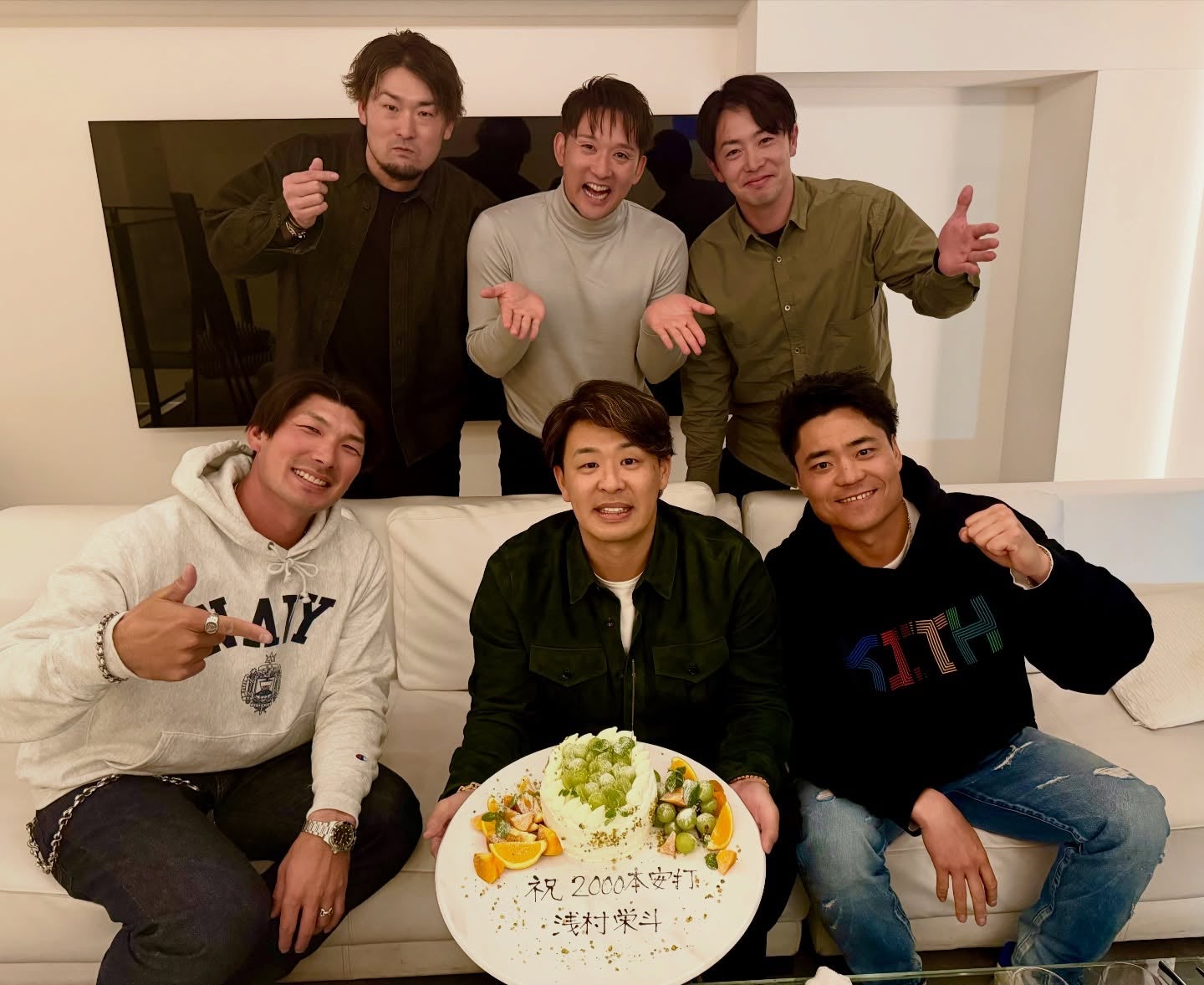 杉谷拳士、2000本安打達成の浅村栄斗を祝福 90年会が集結し節目の偉業を称える