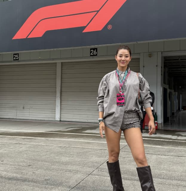 すみれ F1の観戦を報告！ジェット機の中で仲間たちとくつろぐ姿も公開