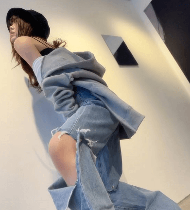 超絶個性派で有名な元アイドル、ストリートファッションをお披露目「良き、良きィィ！」