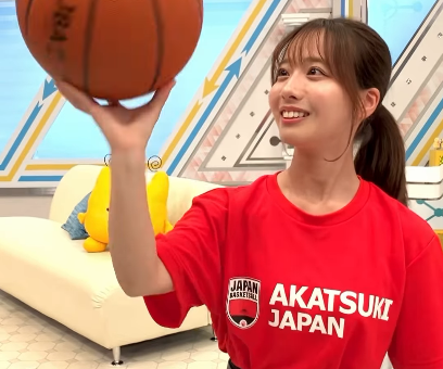 「可愛くて、ずっと見てられる」バスケ美女モードのアナウンサー、”指先1つで・くるくるテク”に挑戦！ファン夢心地