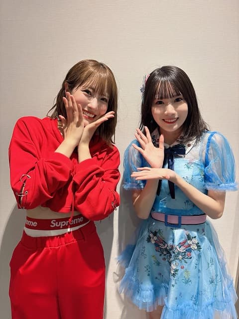 「とってもお優しかったです」AKB48メンバーがNMB48 小嶋花梨との素敵な笑顔2ショットを公開！