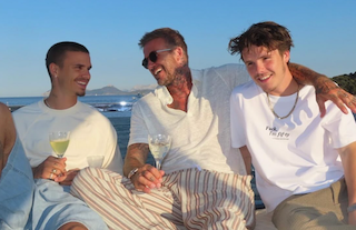 ベッカムの息子が家族写真を公開