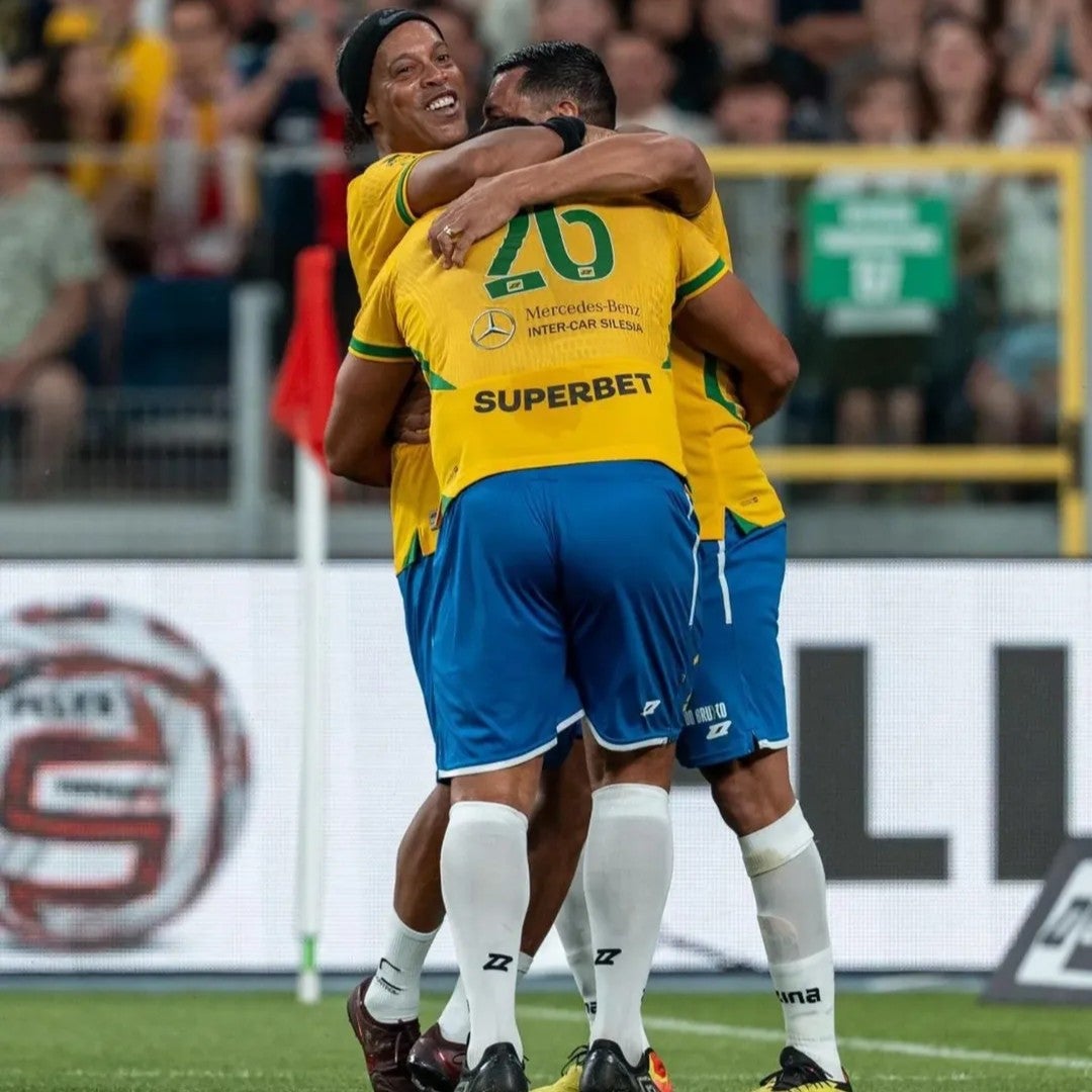 「現役並みやん」ブラジル往年の名選手が親善試合でプレー！サポ歓喜「パスワークやばっ」「鳥肌立った」