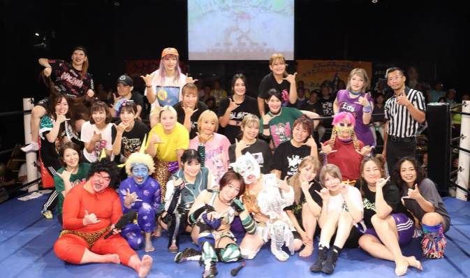 プロレス 笑顔と涙の大集合！リングいっぱいに広がる引退セレモニーの熱気