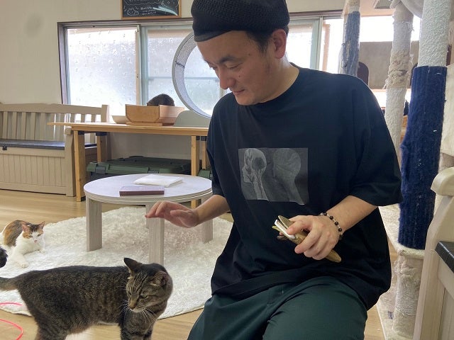 「森下さんは全然大丈夫だったんですが…」アレルギーが猫に移った!?エバース・佐々木が明かした猫カフェエピソードが話題に