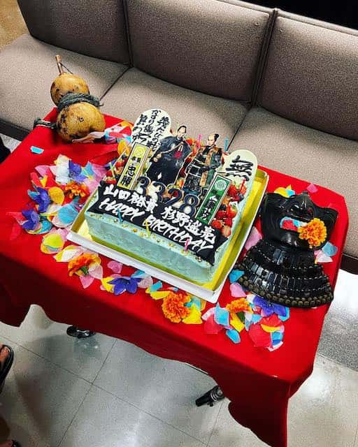 山田裕貴と杉野遥亮は同じ誕生日！「どうする家康」撮影現場でお祝い🎉