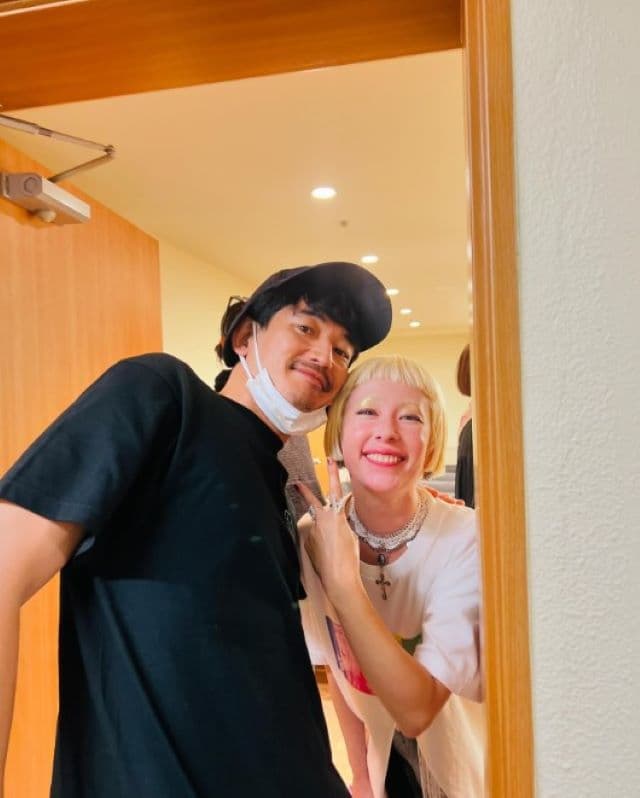 永山瑛太、妻・木村カエラとの2ショットを公開「20周年おめでとう」