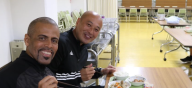 元サッカー日本代表、松原良香、三都主アレサンドロと共に国際人育成授業を実施！子供たちに笑顔を届ける！！