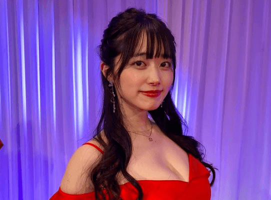 「ドレス姿とてもキレイ」美女ラウンドガール6名大集結！レアな”レッドドレス・ショット”にファンエキサイト「美しい～！」