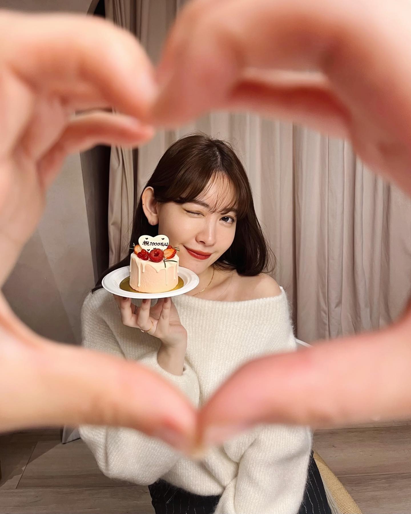 総フォロワー 1000万人達成🥳🥳小島陽菜がファンへ「今後ともよろしくお願いします！」