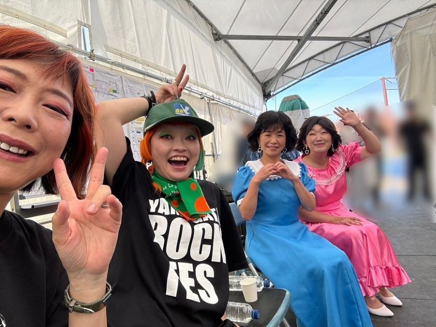 「仲間に入れて」椿鬼奴アップの「仲良し芸人」ショットにファンほっこり