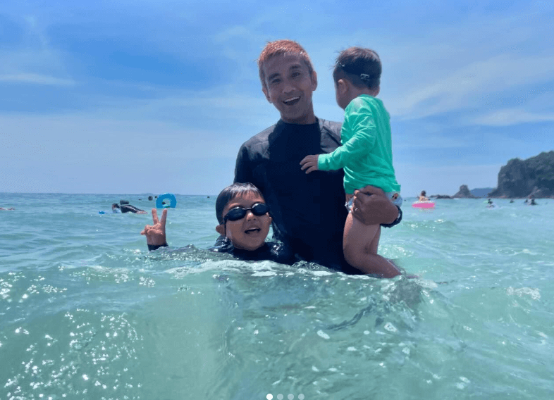 稲本潤一、家族と夏休みを満喫中の様子をInstagramでシェア