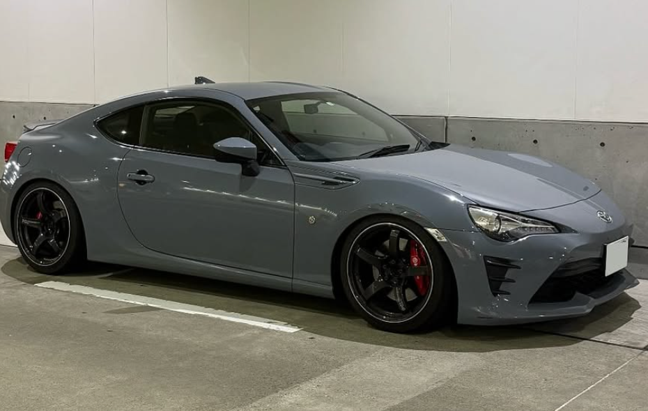 異次元の愛車！元五輪王者・清水宏保が披露したトヨタ86後期型の存在感