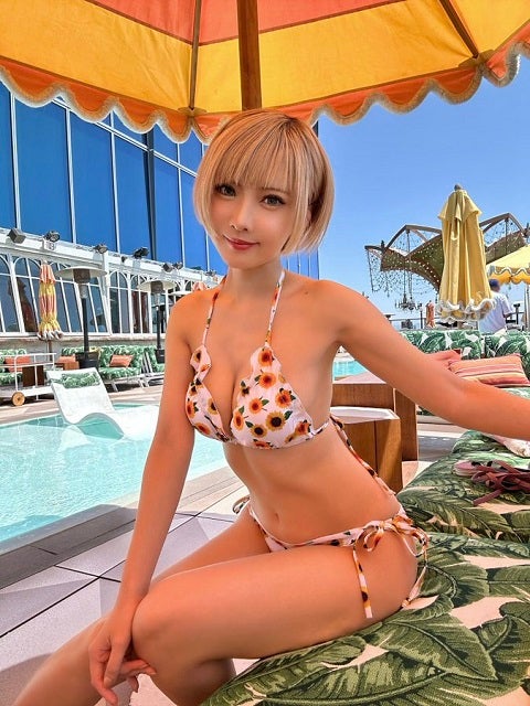 ビジュも激アツ!!火将ロシエルがロサンゼルスからホットなビキニショットをお届け