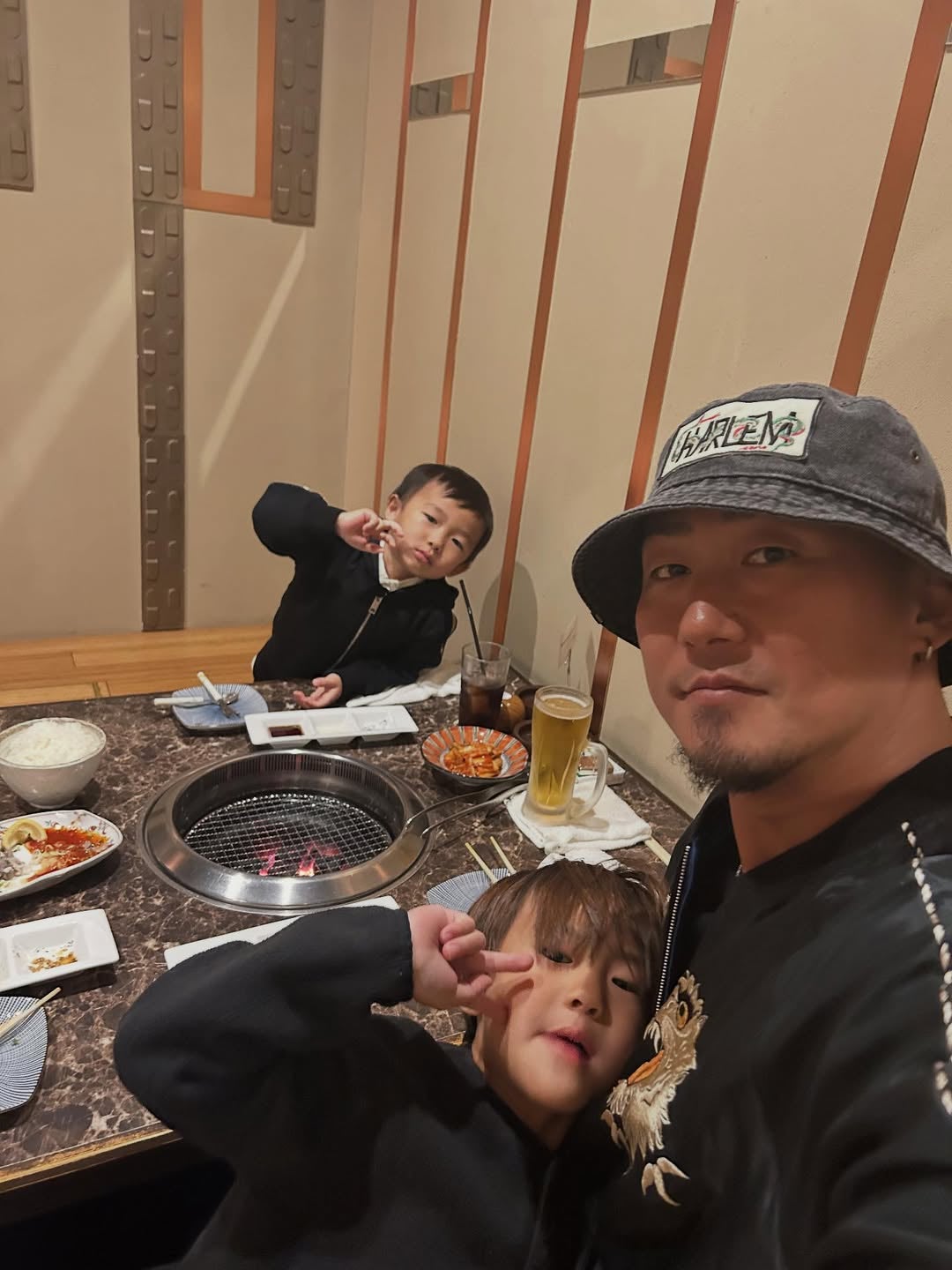 父の顔が満開！現役引退を発表した男が息子たちと“男だけの夜”を満喫