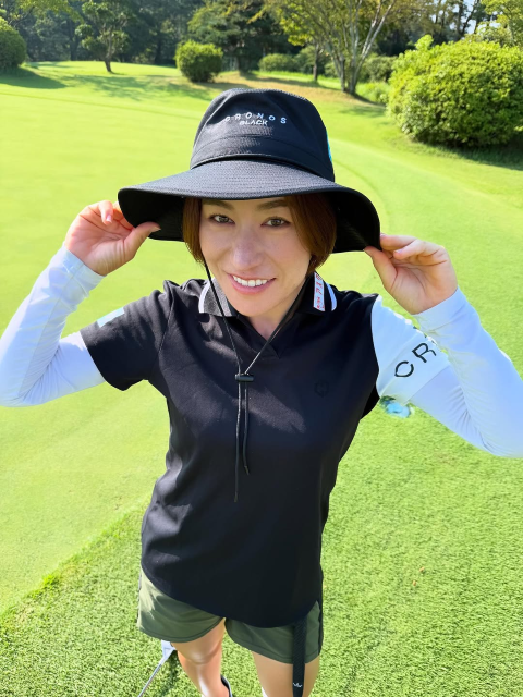 女子ゴルフ・岡山絵里、"溶ける日差し"にハット装着の素敵スマイルにファン歓喜！