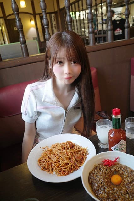 「爆飯テロで声出た」イコラブ 大谷映美里が名古屋の有名店で爆盛りメニューに”登頂”！ボリューミーな料理にファンもびっくり