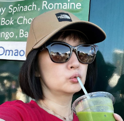 千秋、ハワイ満喫！高級スムージーに驚き「物価にもう笑っちゃう」