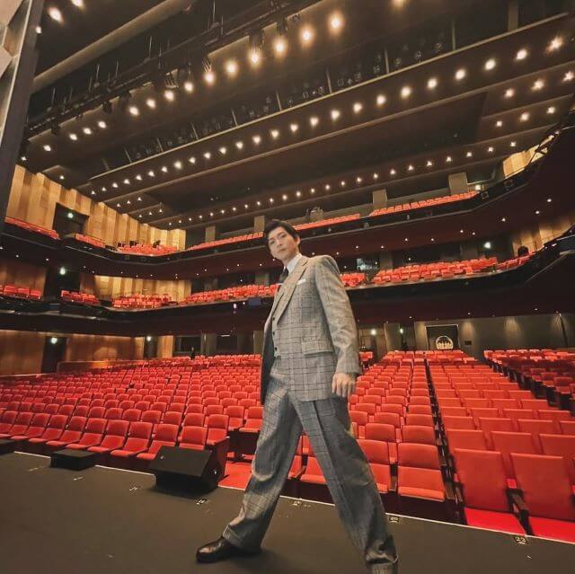 松下洸平、圧巻の劇場で魅せる1枚！42公演を全員で完走！