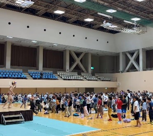 小島よしおが宝塚でコール&レスポンス！？ジャングル大帝レオのように勇ましい 雄叫び！