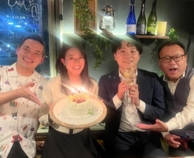 アナウンサー・弭間花菜、28歳最後の日に感謝の嵐！錦笑亭満堂さんとの温かなひととき