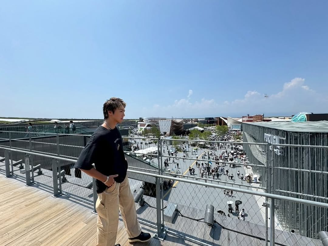 EXILE・TAKAHIROが万博会場で“Pureごっこ”ショットを公開！