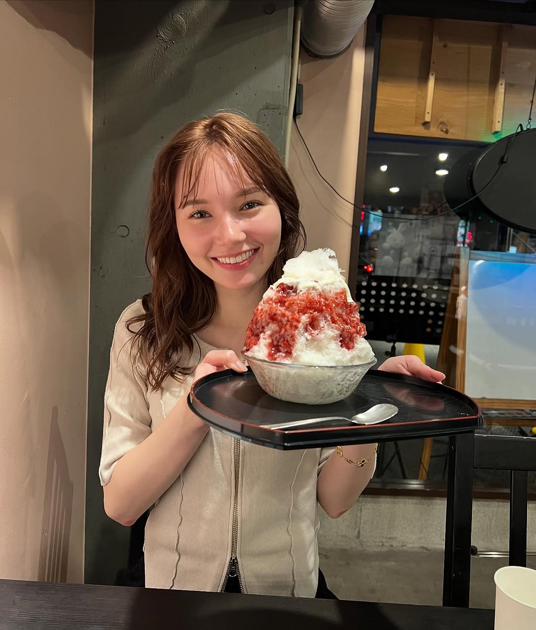 マーシュ彩、巨大かき氷との2ショットにファン「見てるだけで幸せ」
