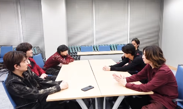 SixTONES、打ち合わせ風景を公開！ファンへの愛が詰まった一枚