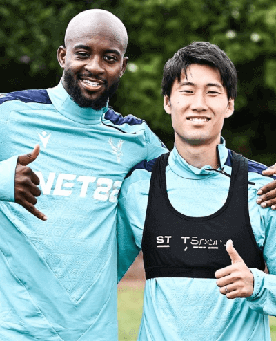 「待ってたよ‼️」新天地で練習参加の鎌田、点取り屋マテタとツーショット