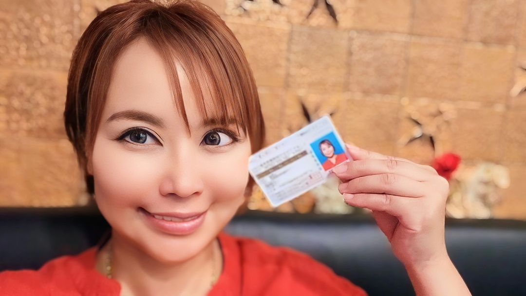 「なぜ１発でゴールド！？」 人気漫画家・浜田ブリトニーの免許取得が話題に