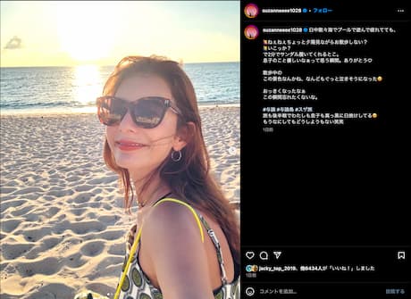 スザンヌ、美しい夕日とビーチでのリラックスショットを公開