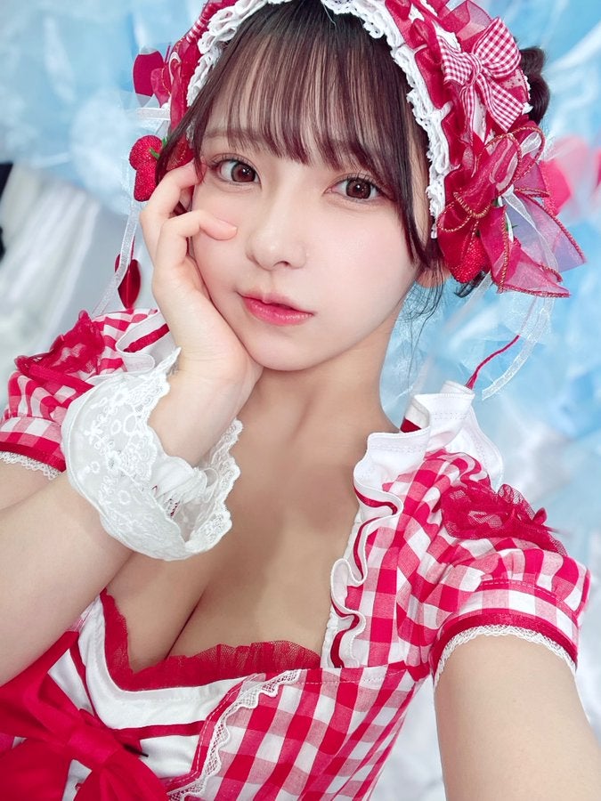 超人気アイドル　セクシー＆可愛すぎるメイド姿公開！！ファンメロメロ