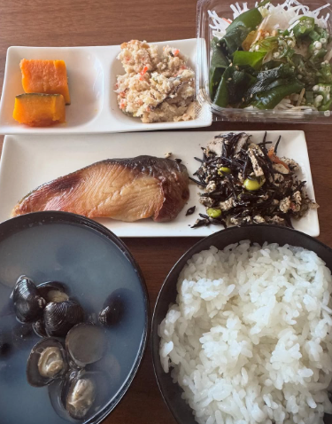 「さすが兄ィ！」「和食も渋くキマる」小沢仁志、“健康朝食”で大谷翔平のホームランを祝福！