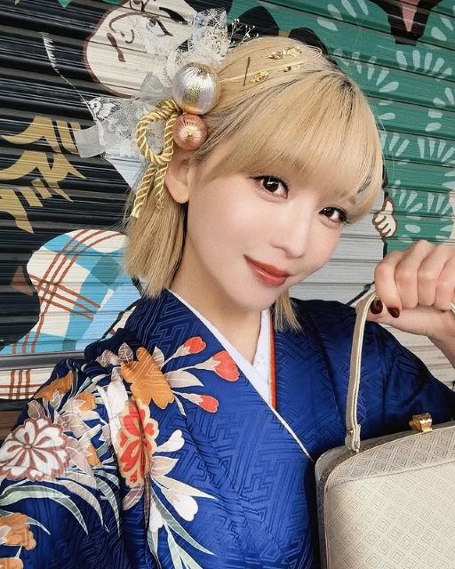 人気モデル・早瀬あや、金髪映える