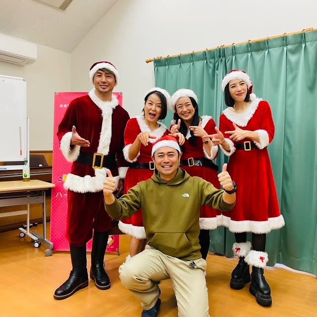 『反逆のカリスマ』魔裟斗がサンタコスプレを披露！カッコ良すぎる姿にファンメロメロ