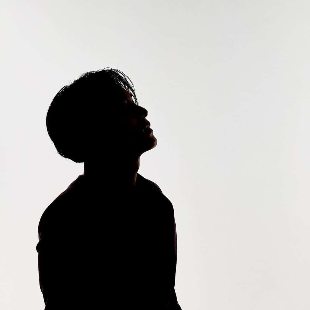 「陰でも伝わるかっこよさ」韓国アイドルの圧倒的ビジュアルが話題に