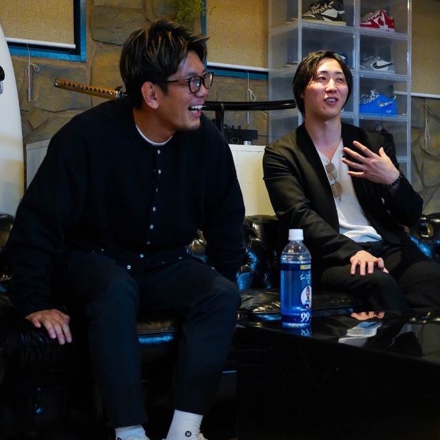 溝口勇児、皇治との長年の絆を語る。初対談で見せた信頼感と素の表情