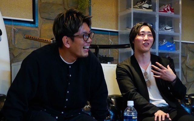 溝口勇児、皇治との長年の絆を語る。初対談で見せた信頼感と素の表情