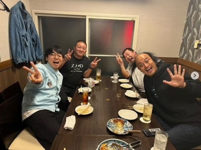 ジェラードン・かみちぃが芸人仲間との4ショットを披露「ゴッドタレント芸人でお食事会！」