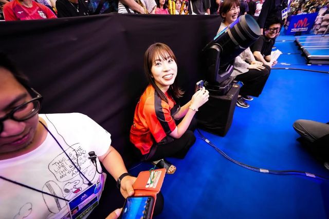 「 目が合うといつも写真撮ってくれる」元バレーボーラー・新鍋理沙の笑顔が可愛すぎる！