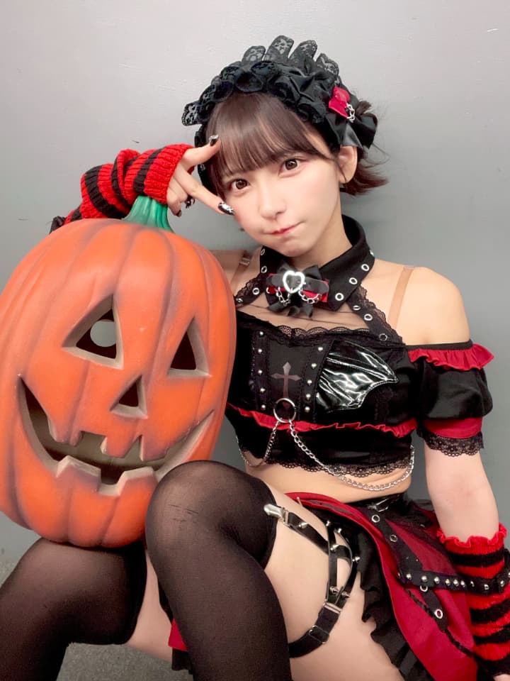 人気アイドルがハロウィンコスプレ大公開！！「お菓子よりイタズラ希望だよね？」
