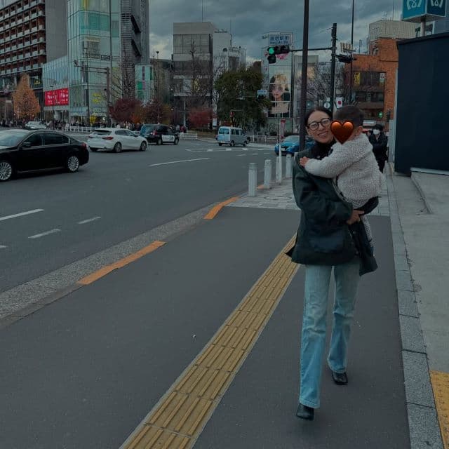 「それでもみんなでいると…」人気モデル・小泉里子、絶不調だった2025年のスタートを明かす？！